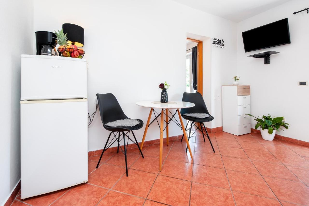 Apartment Biggy Ровінь Екстер'єр фото