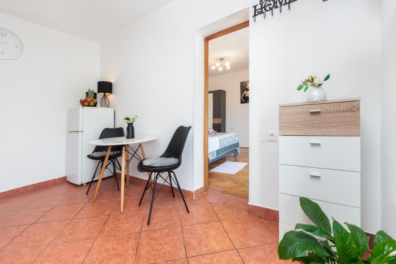Apartment Biggy Ровінь Екстер'єр фото